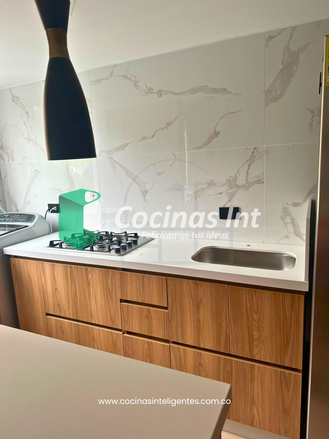 Mueble Bajo de Cocina en Madera RH Color Freso con Mesón en Cuarzo Blanco Polar