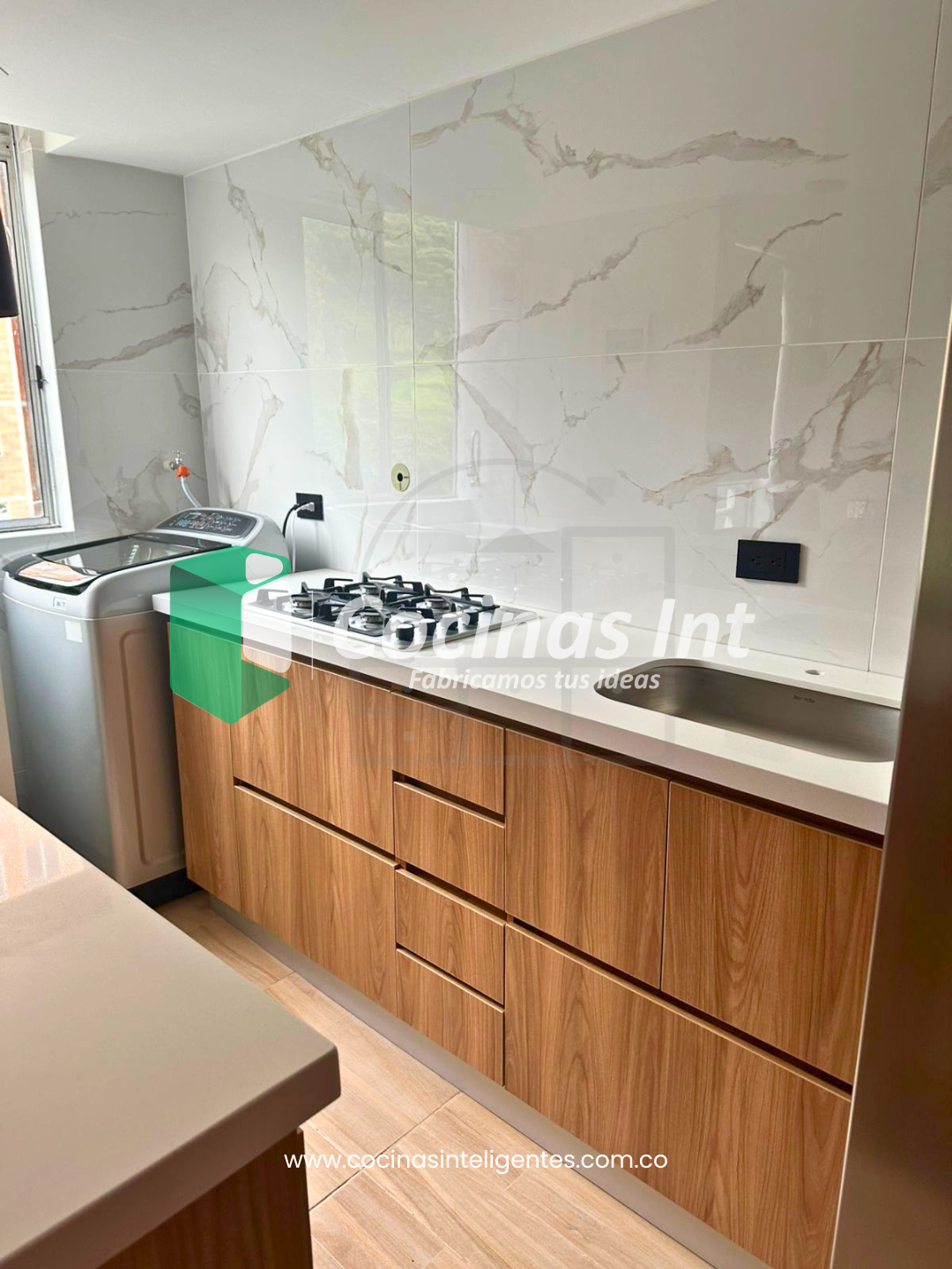 Mueble Bajo de Cocina en Madera RH Color Freso con Mesón en Cuarzo Blanco Polar
