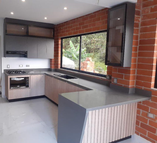 Cocina en madera ecológica color rovere y graffo