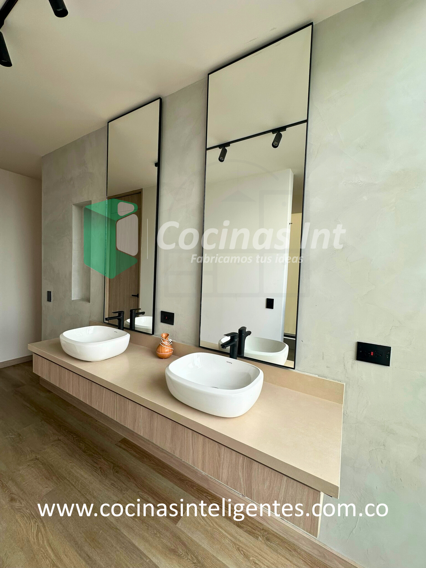 Mueble de baño doble con lavamanos y espejos sobre medida
