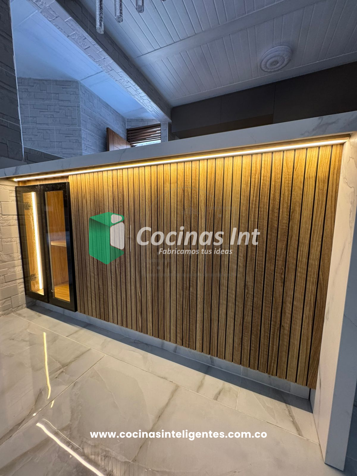 Cocina moderna en madera RH color plomo y garden con isla multifuncional