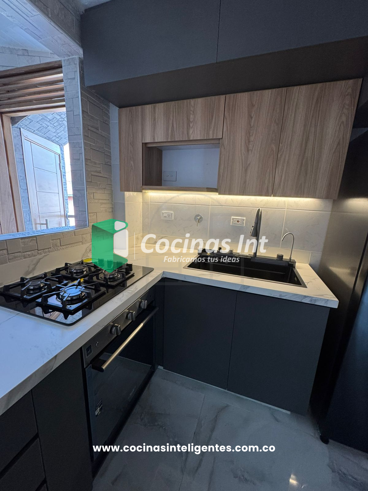 Cocina moderna en madera RH color plomo y garden con isla multifuncional