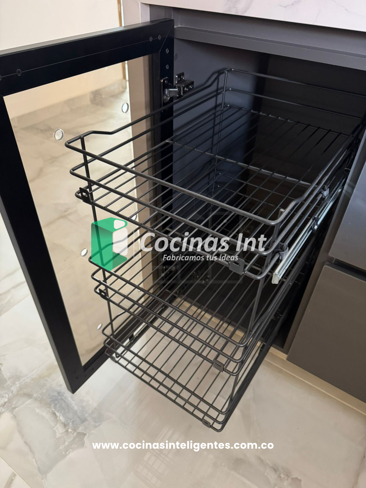 Cocina moderna en madera RH color plomo y garden con isla multifuncional
